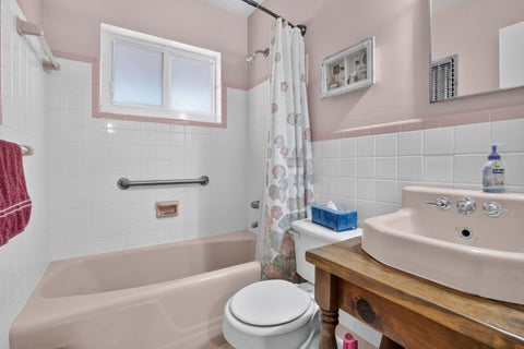 Tiny photo for 220 NW 48th Street, Oakland Park, FL 33309 (MLS # B26046958)