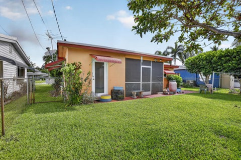 Tiny photo for 220 NW 48th Street, Oakland Park, FL 33309 (MLS # B26046958)