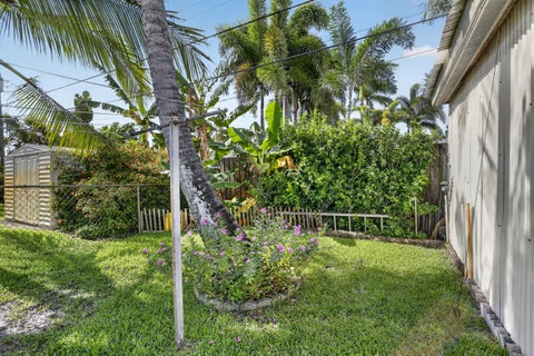 Tiny photo for 220 NW 48th Street, Oakland Park, FL 33309 (MLS # B26046958)