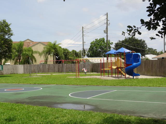 RIVERWALK - Residential