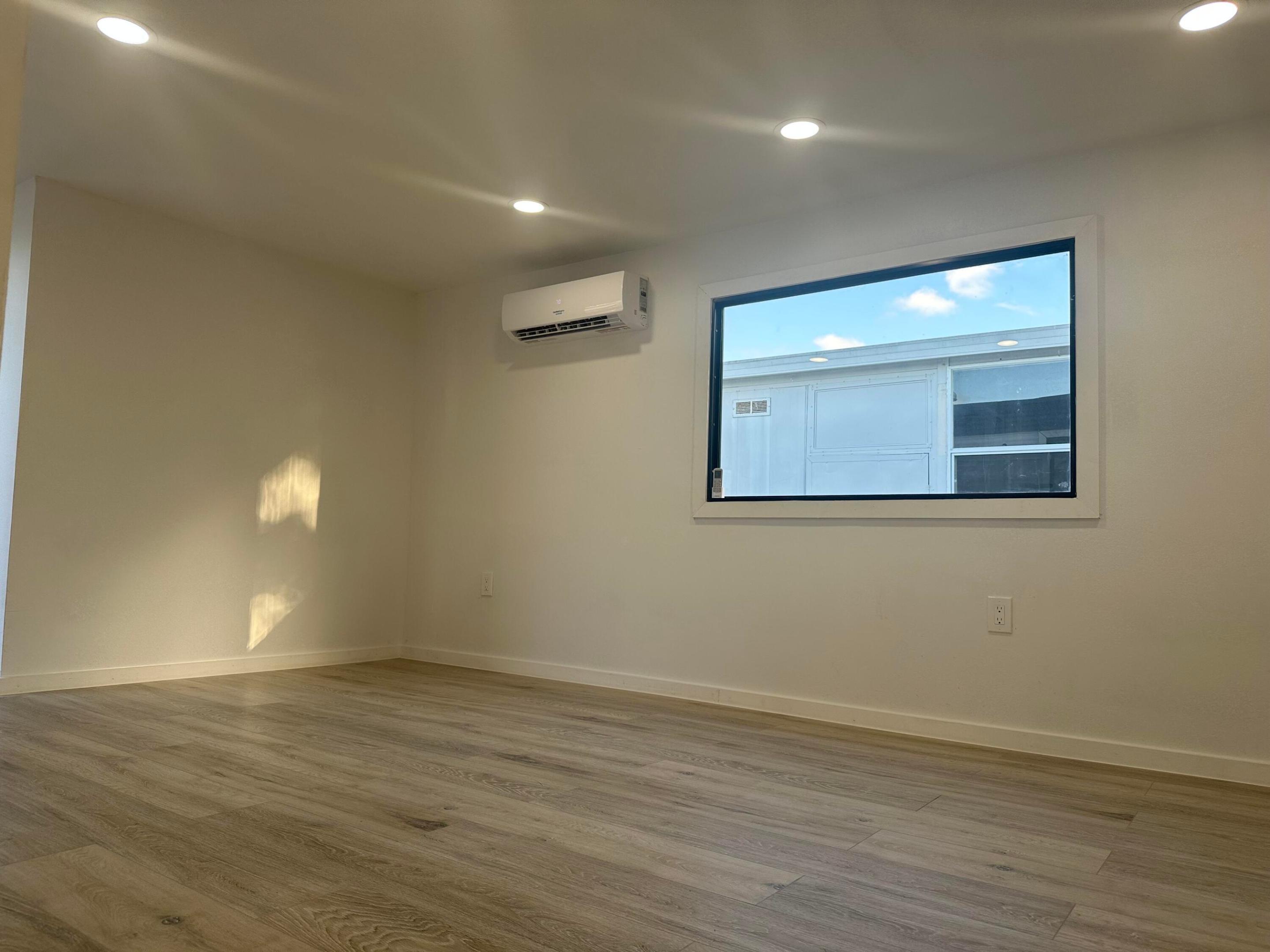 MODEL LAND CO - Residential Lease