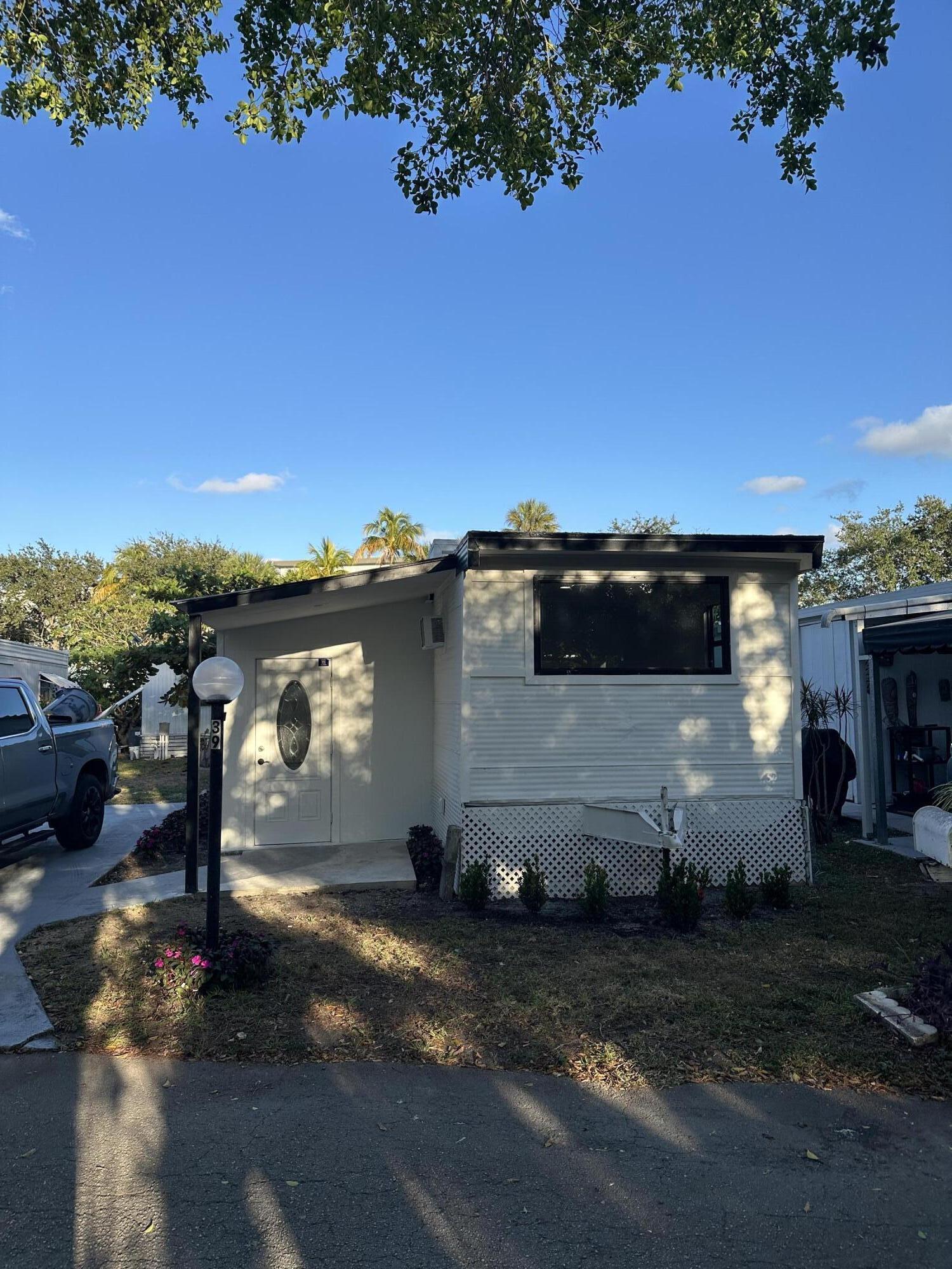 MODEL LAND CO - Residential Lease