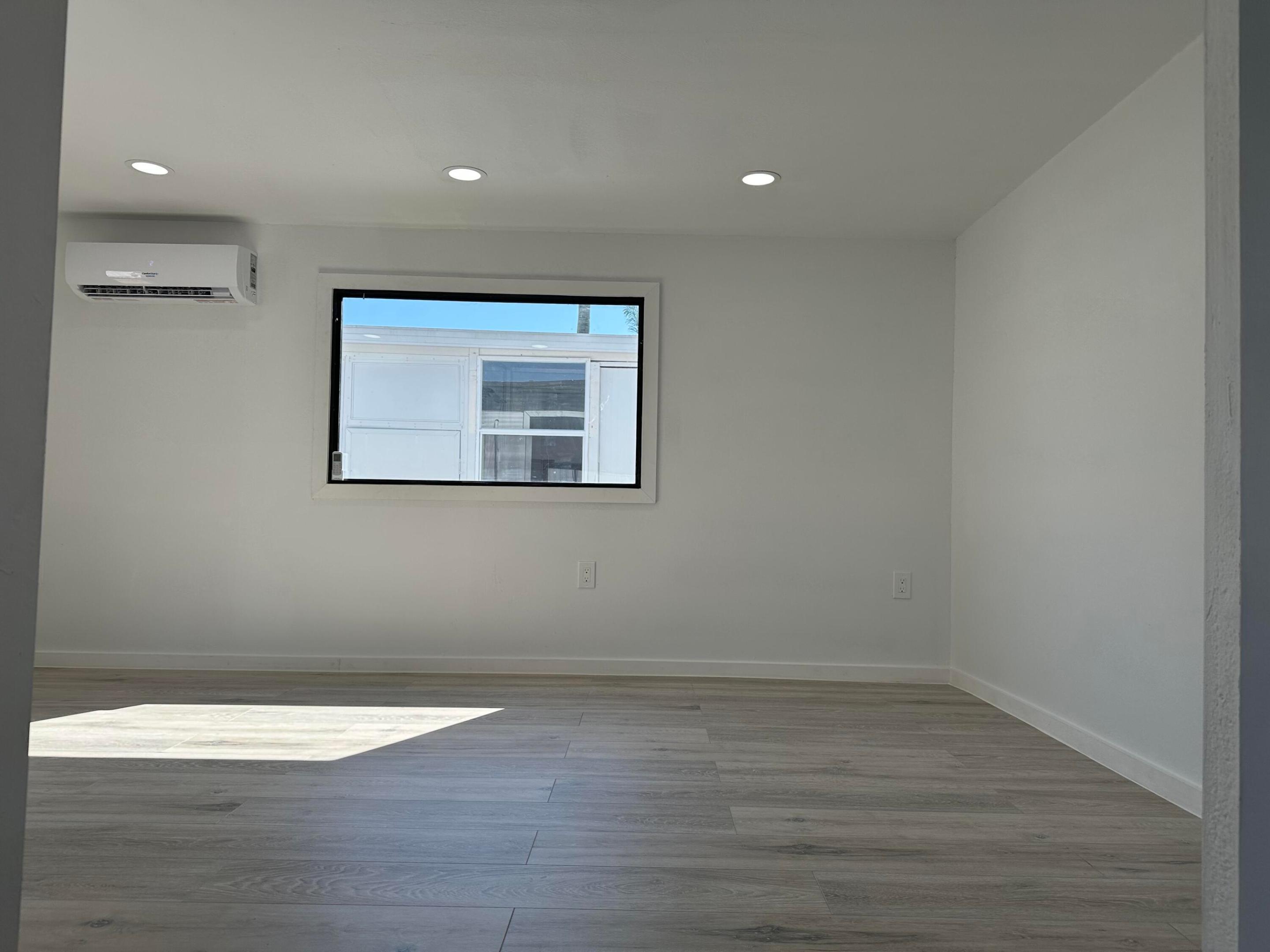 MODEL LAND CO - Residential Lease