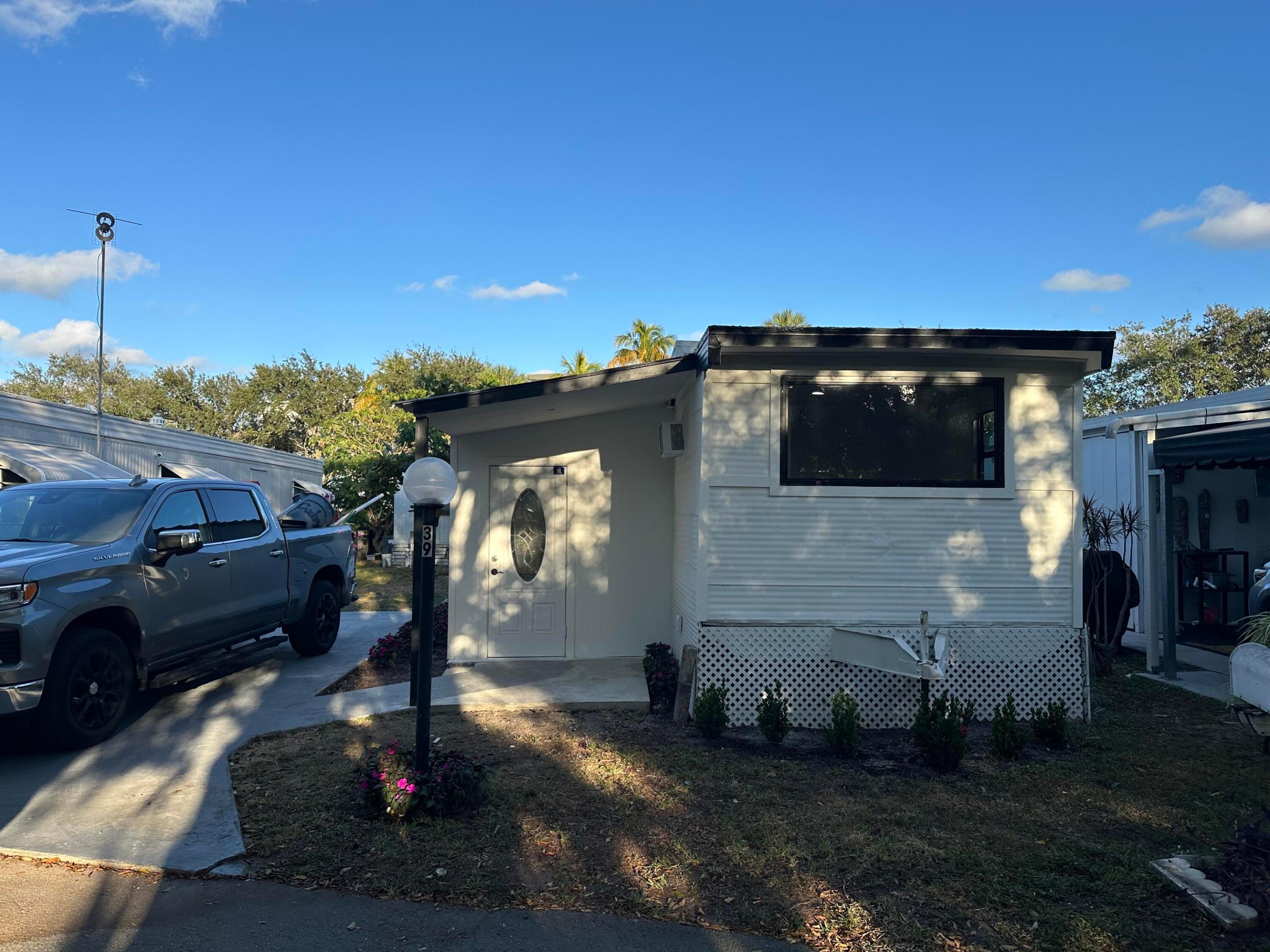 MODEL LAND CO - Residential Lease