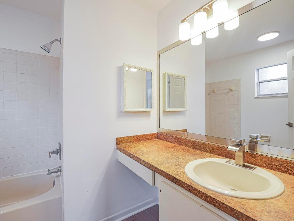 SEBASTIAN HIGHLANDS UNIT 10 - Residential