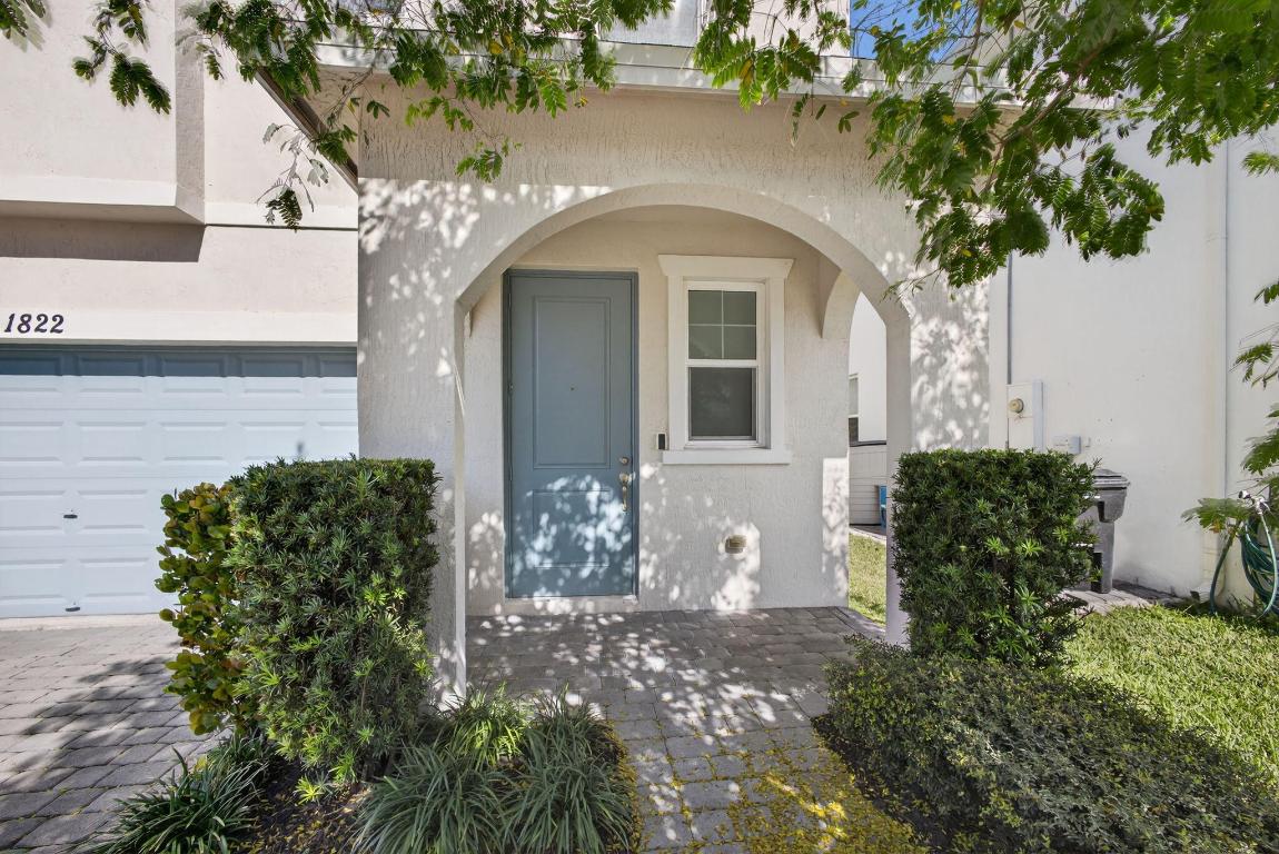 1822 Lake Cove Drive