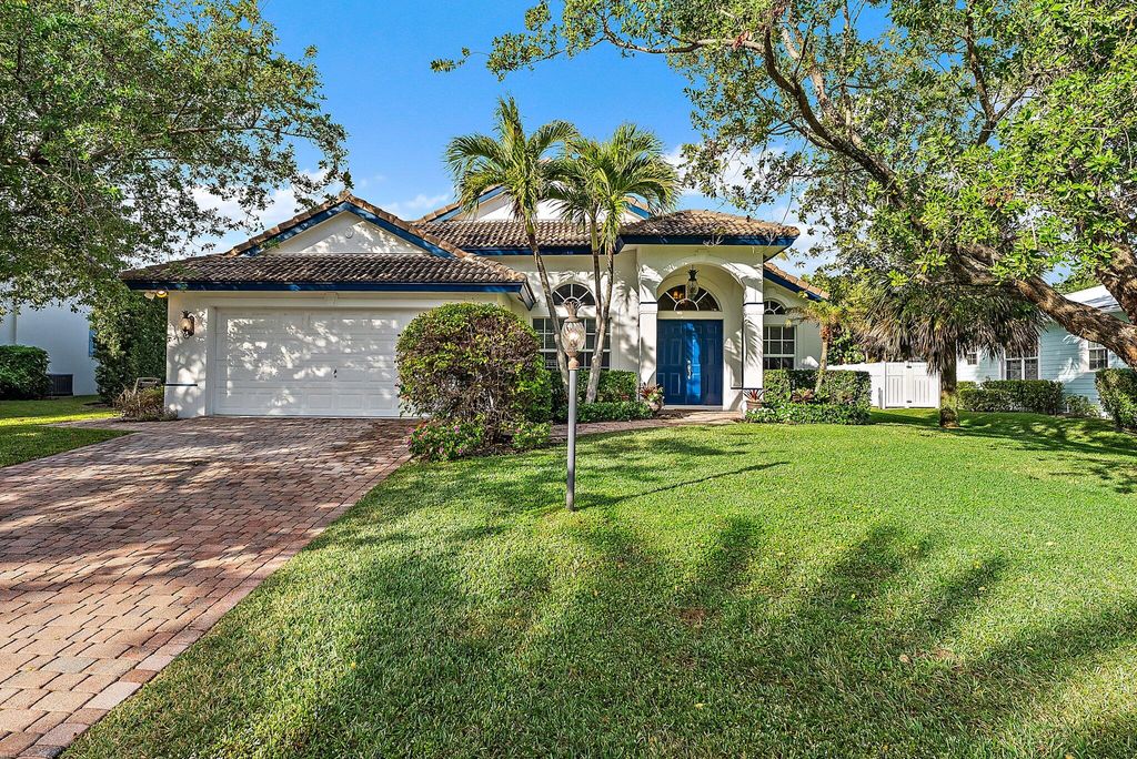 Photo of 153 Beacon Lane, Jupiter Inlet Colony, FL 33469 (MLS # R11050095)