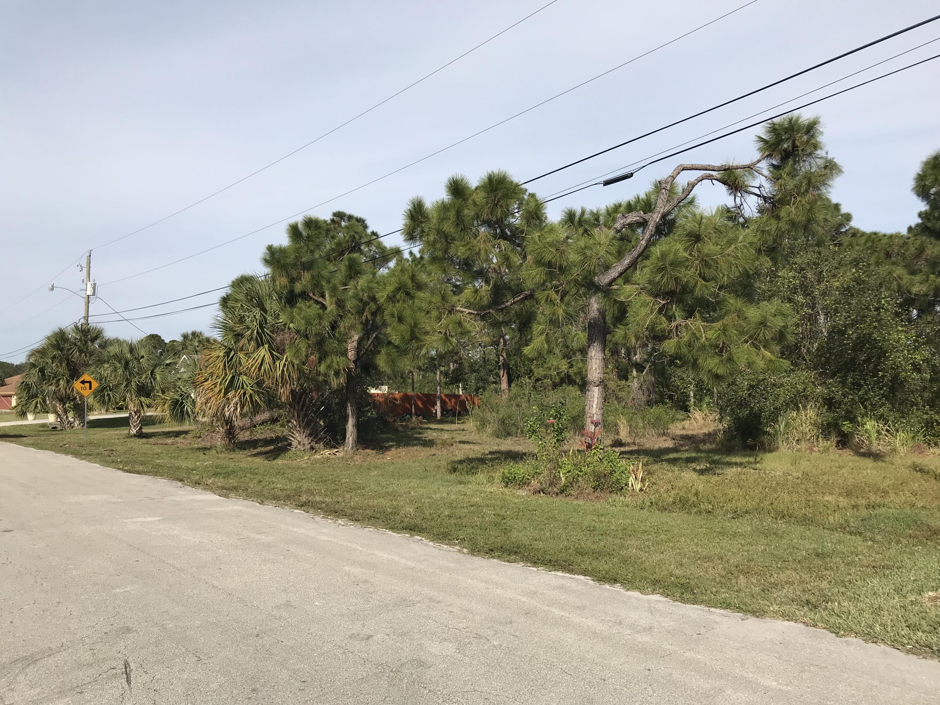 Single lot in the heart of PSL between the Turnpike and I95. Established quiet neighborhood close to central business districts. Water, sewer available. All offers to be submitted with POF for cash offers or pre-approval letters from local lender. Information reliable but not guaranteed in listing.