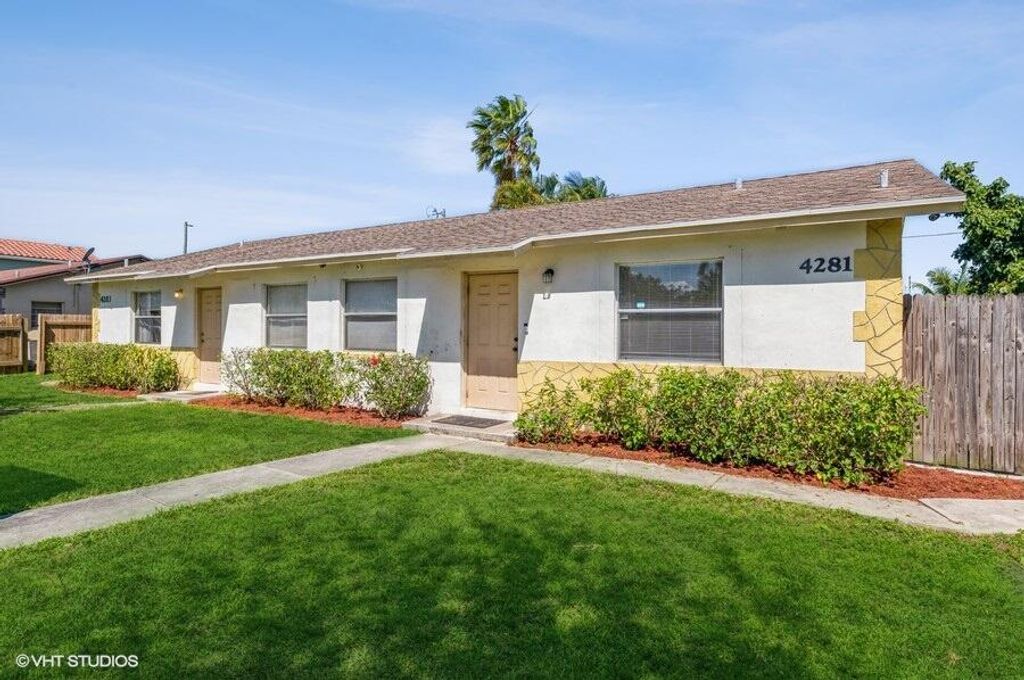 Photo of 4281 Carver Street St, Lake Worth Beach, FL 33461 (MLS # R10781948)