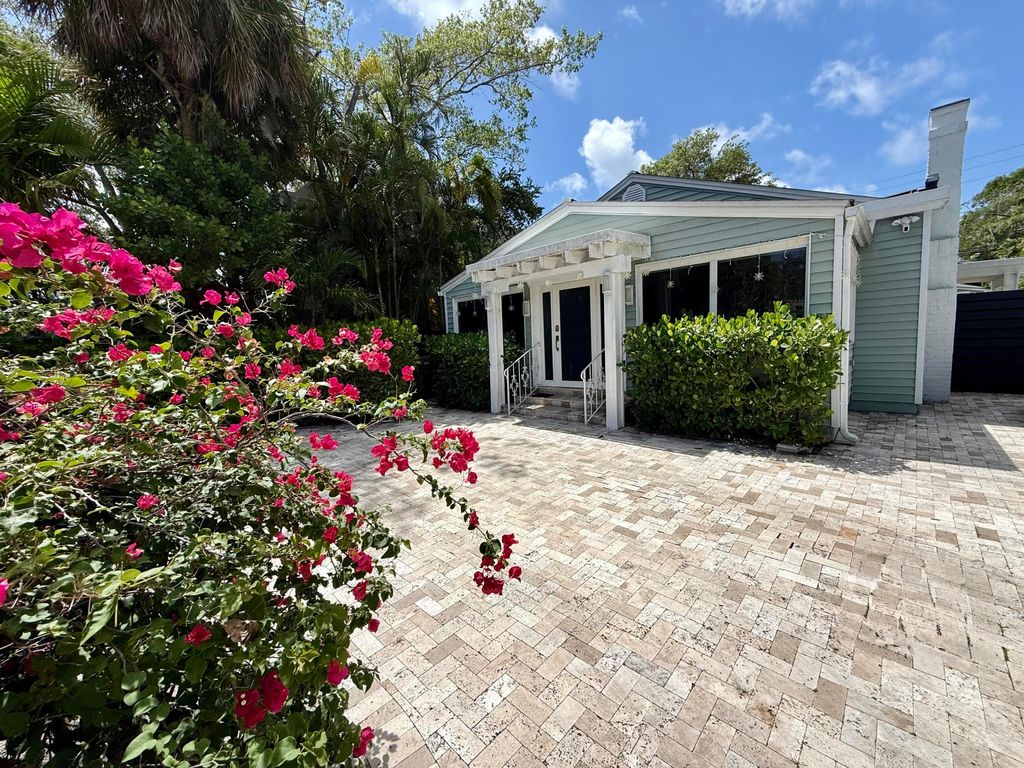 Photo of 1216 SE 1st Street, Fort Lauderdale, FL 33301 (MLS # B26031987)