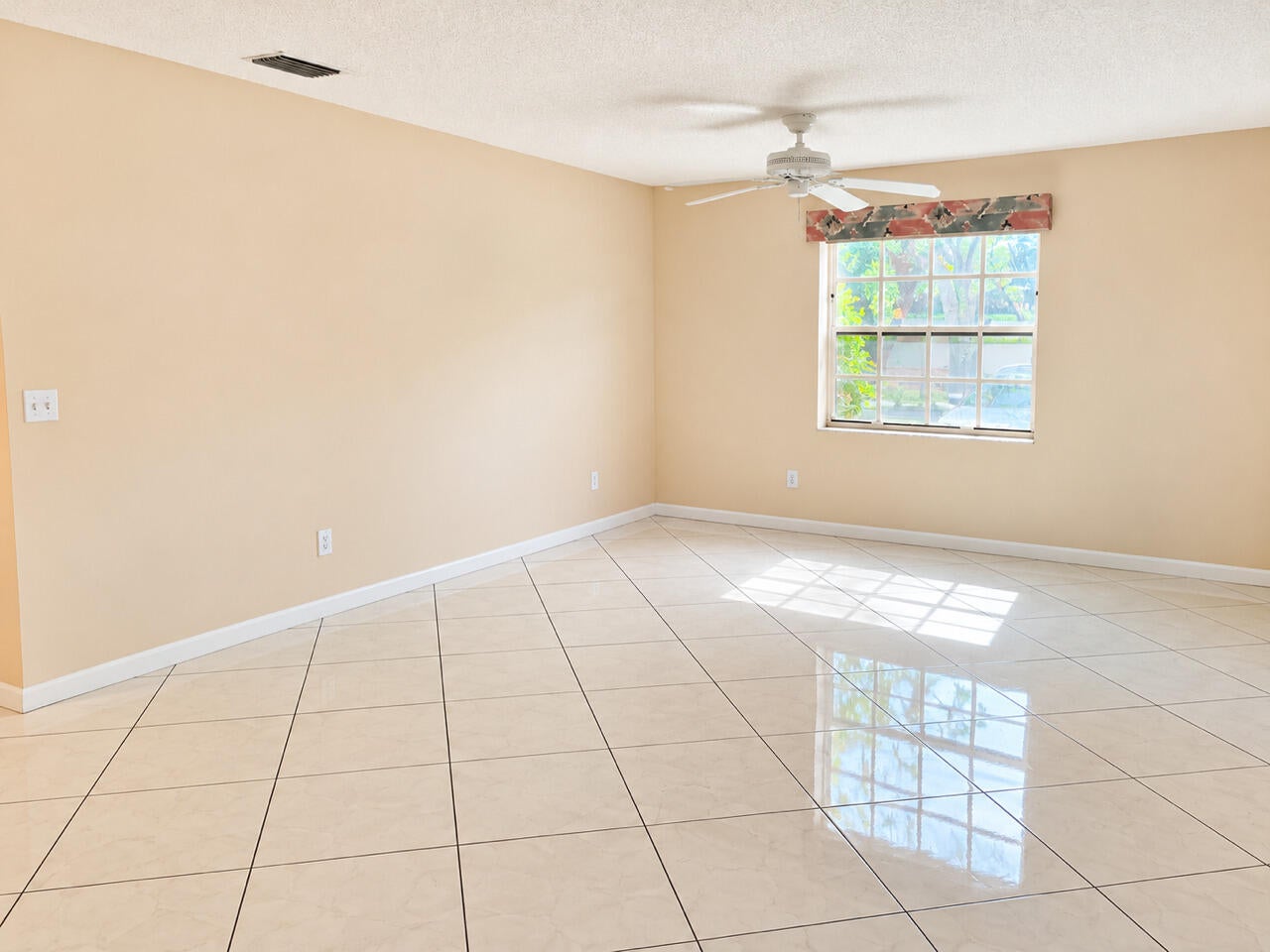 Properties | Stephanie Kaufman 5253 BRISATA Circle F