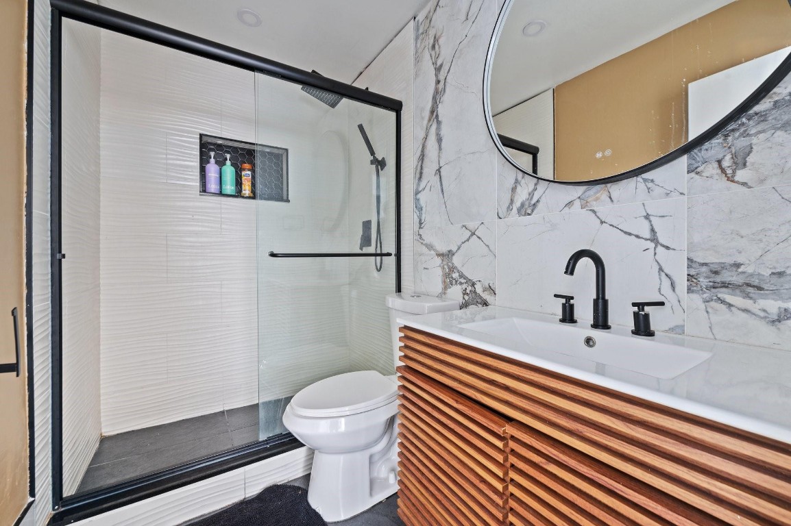 Los Angeles 10-54 B - Residential Income