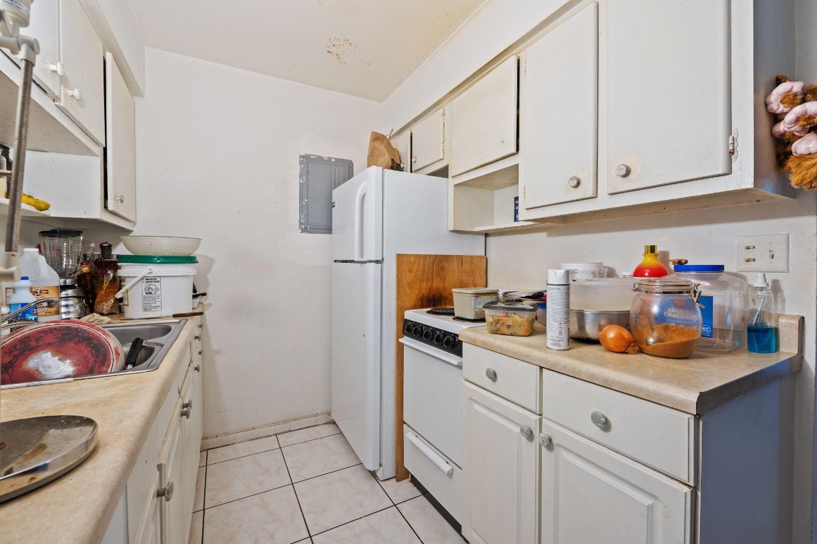 Los Angeles 10-54 B - Residential Income