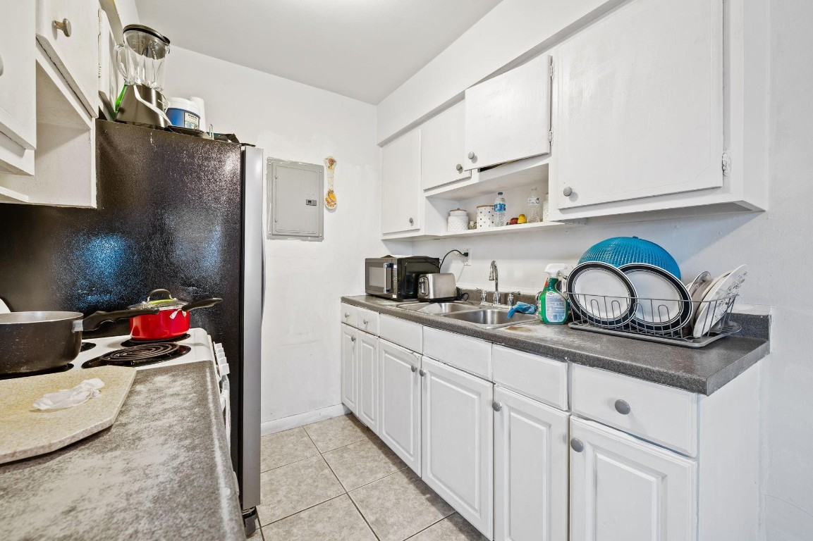 Los Angeles 10-54 B - Residential Income