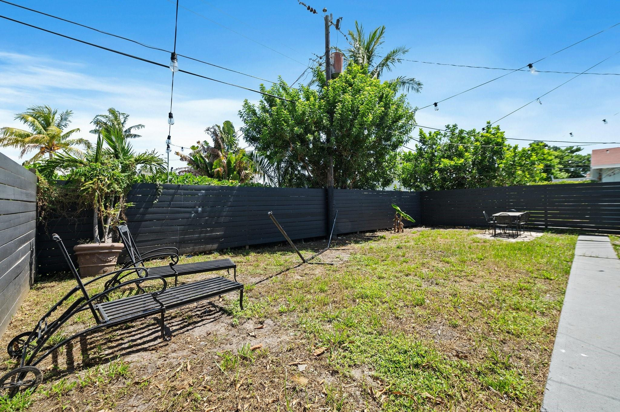 Los Angeles 10-54 B - Residential Income