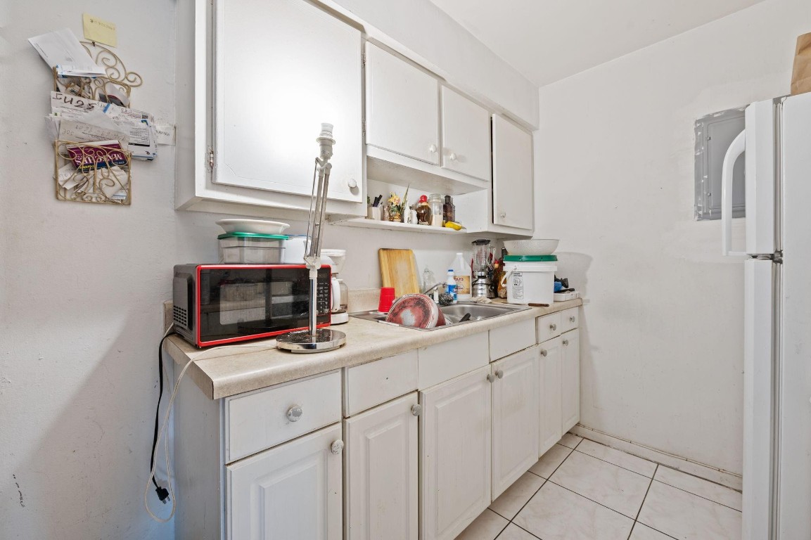 Los Angeles 10-54 B - Residential Income