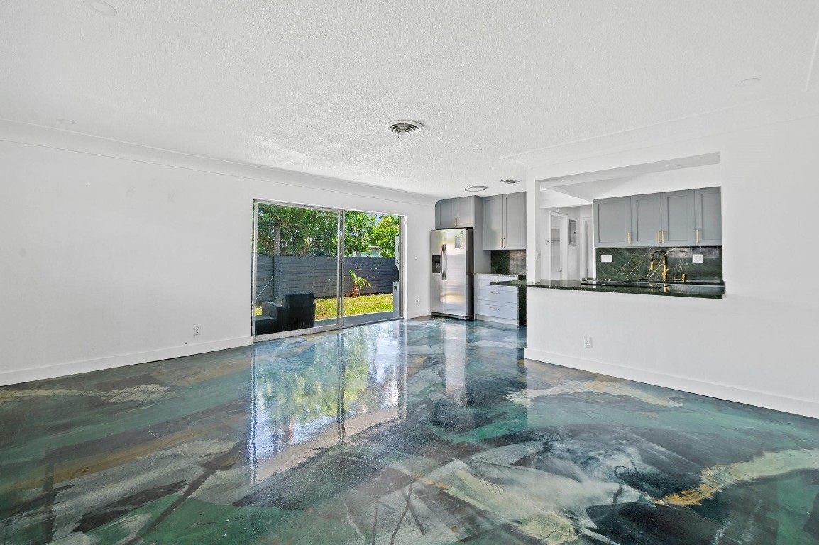 Los Angeles 10-54 B - Residential Income