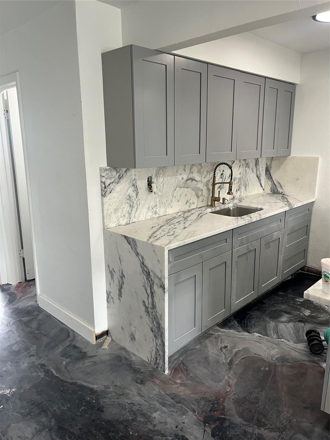 Los Angeles 10-54 B - Residential Income