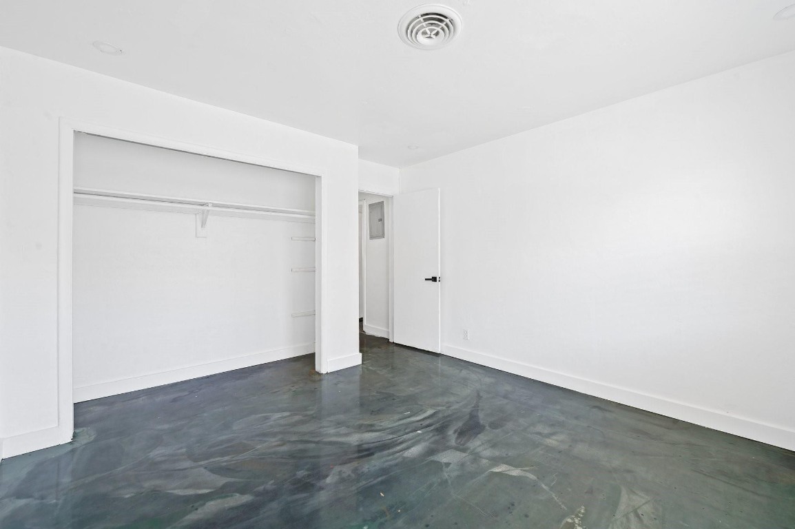 Los Angeles 10-54 B - Residential Income