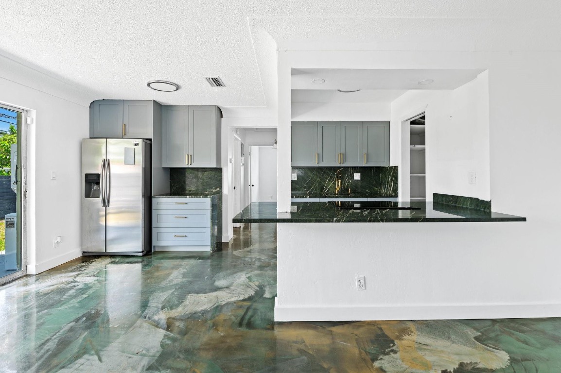 Los Angeles 10-54 B - Residential Income