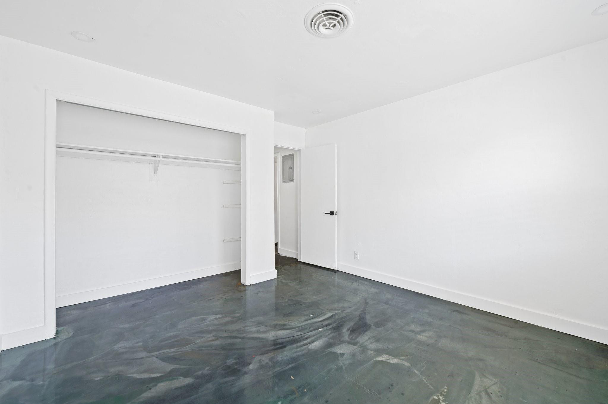 Los Angeles 10-54 B - Residential Income