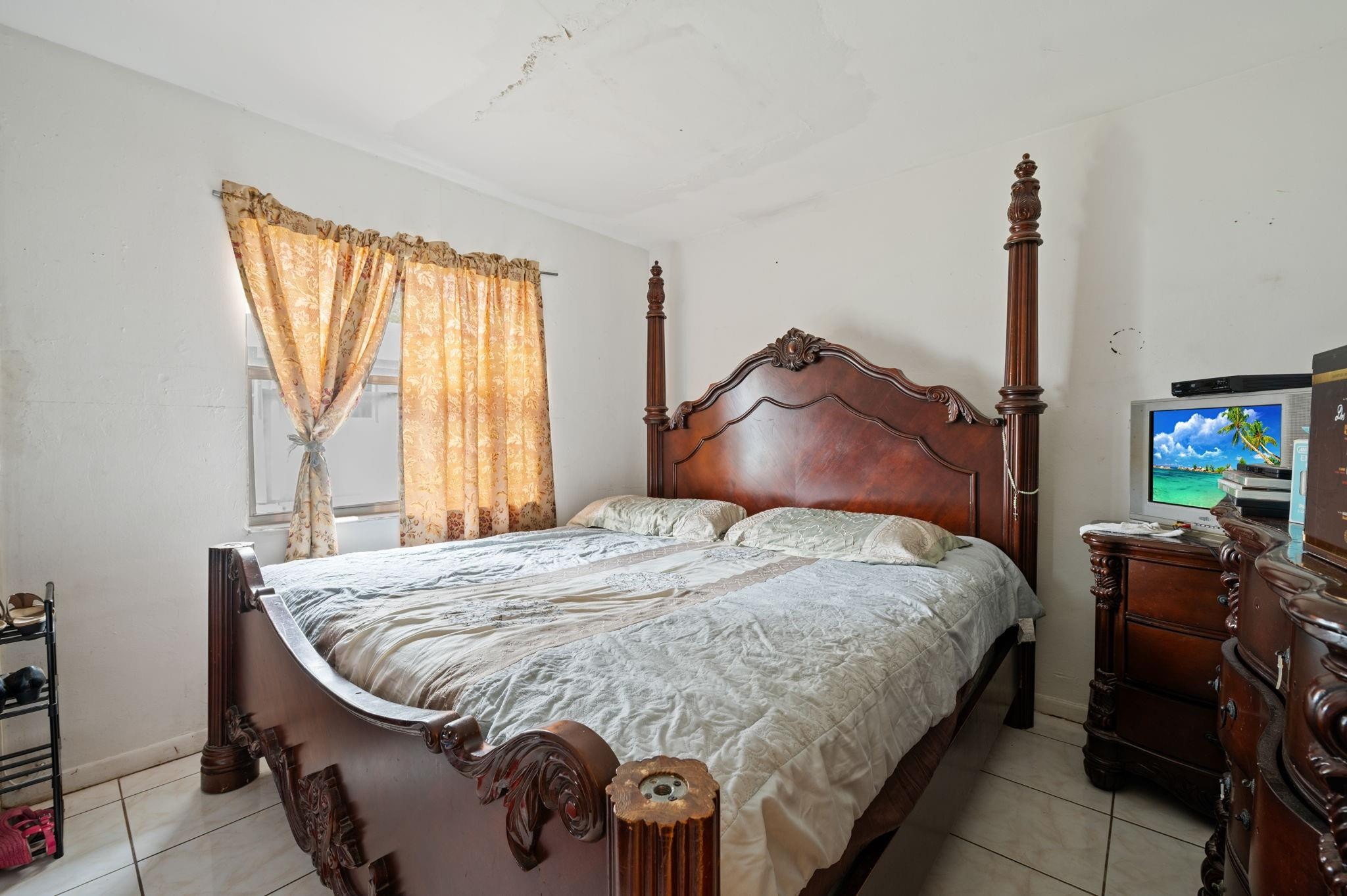 Los Angeles 10-54 B - Residential Income