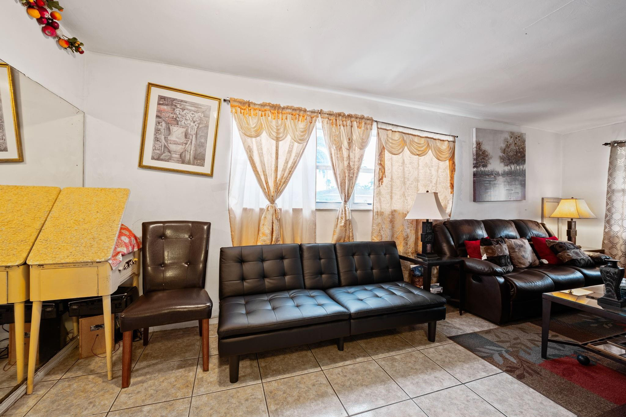 Los Angeles 10-54 B - Residential Income