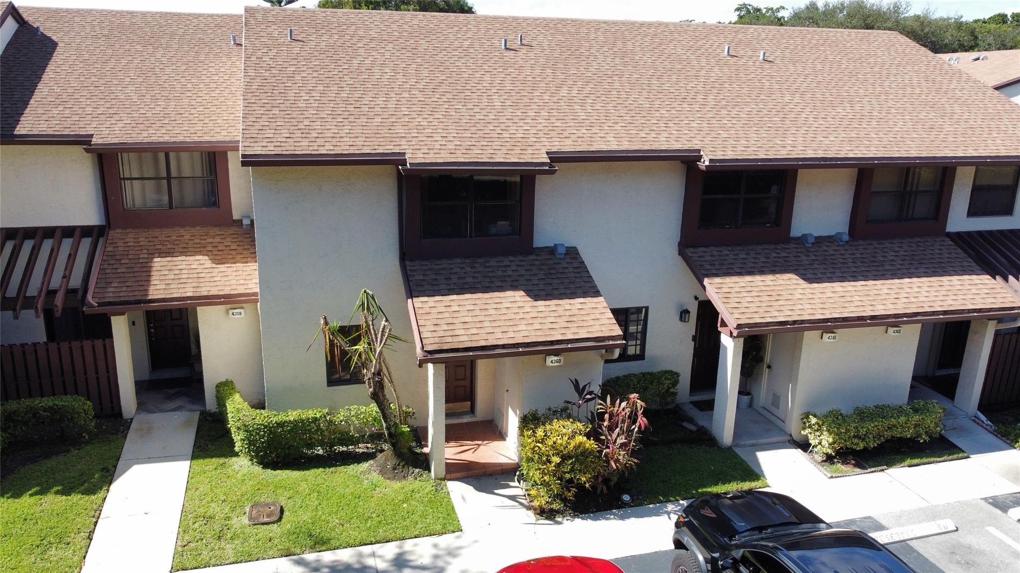 WATERVIEW 2 MASTER SUITE, VAULTED CEILINGS, NEW KITCHEN, EXTRA STORAGE OUTSIDE, SCREENED PORCH.
ALL TOWNSHIPS AMENITIES INCLUING, TENNIS COURTS, RACQUETBALL, FITNESS CENTER, THEATER, CLUBHOSE, OLYMPIC SIZE POOL. CLOSE TO THE PROMENADE SHOPPING CENTER, TURNPIKE ENTRANCE.