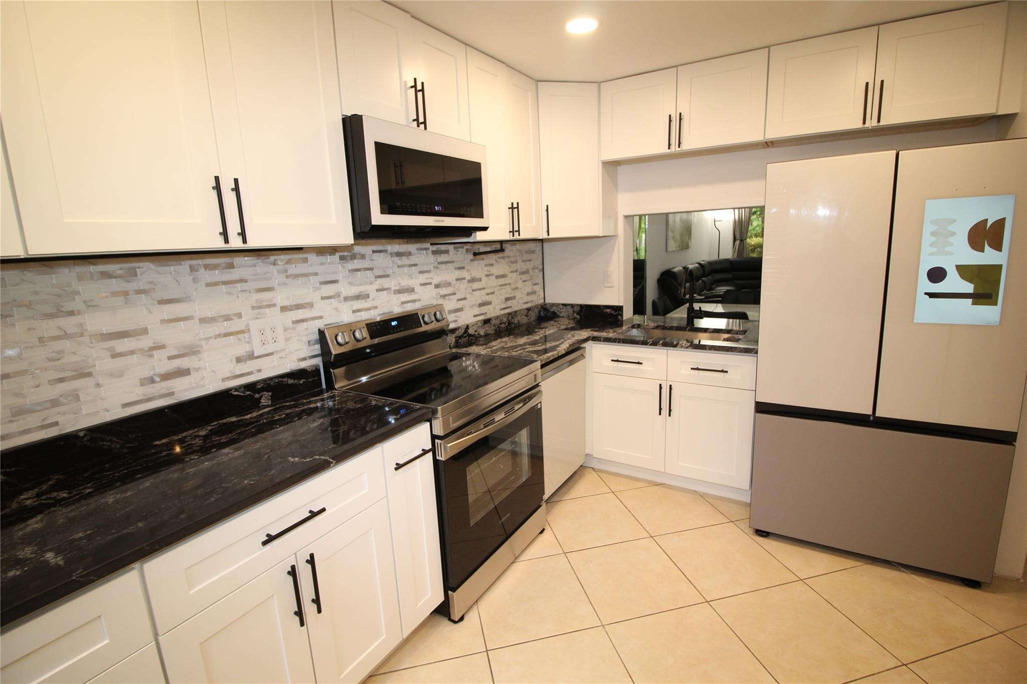 4360 Carambola Cir, Pompano Beach, FL, 33066/$350,000 1 4360 Carambola Cir