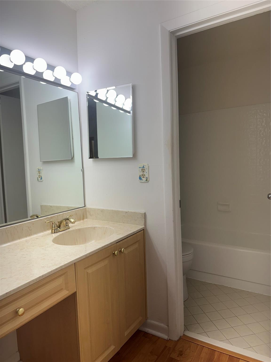GOLDEN RAINTREE V - Residential
