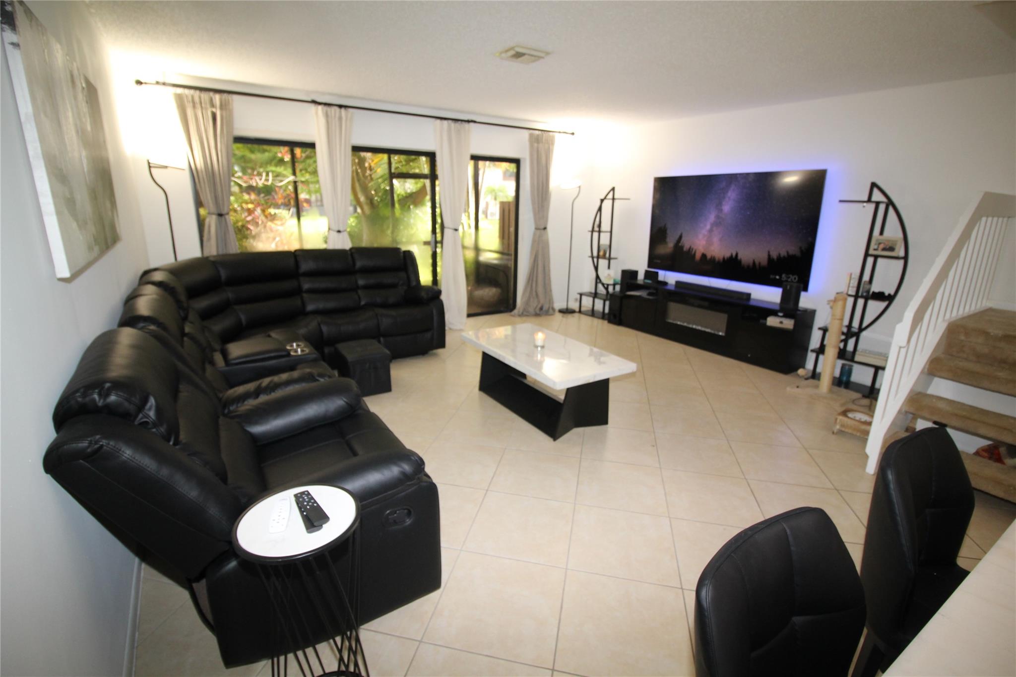 4360 Carambola Cir, Pompano Beach, FL, 33066/$350,000 3 4360 Carambola Cir