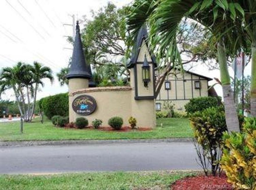 Beautiful and well-maintained townhome featuring 3 bedrooms, 2 bathrooms, located in an excellent community  with low HOA. This home offers a modern kitchen, open and functional layout, and comfortable living space perfect for families or first-time buyers. Enjoy a welcoming neighborhood, great amenities, and a convenient location.DON'T MISS THIS AMAZING OPPORTUNITY!!