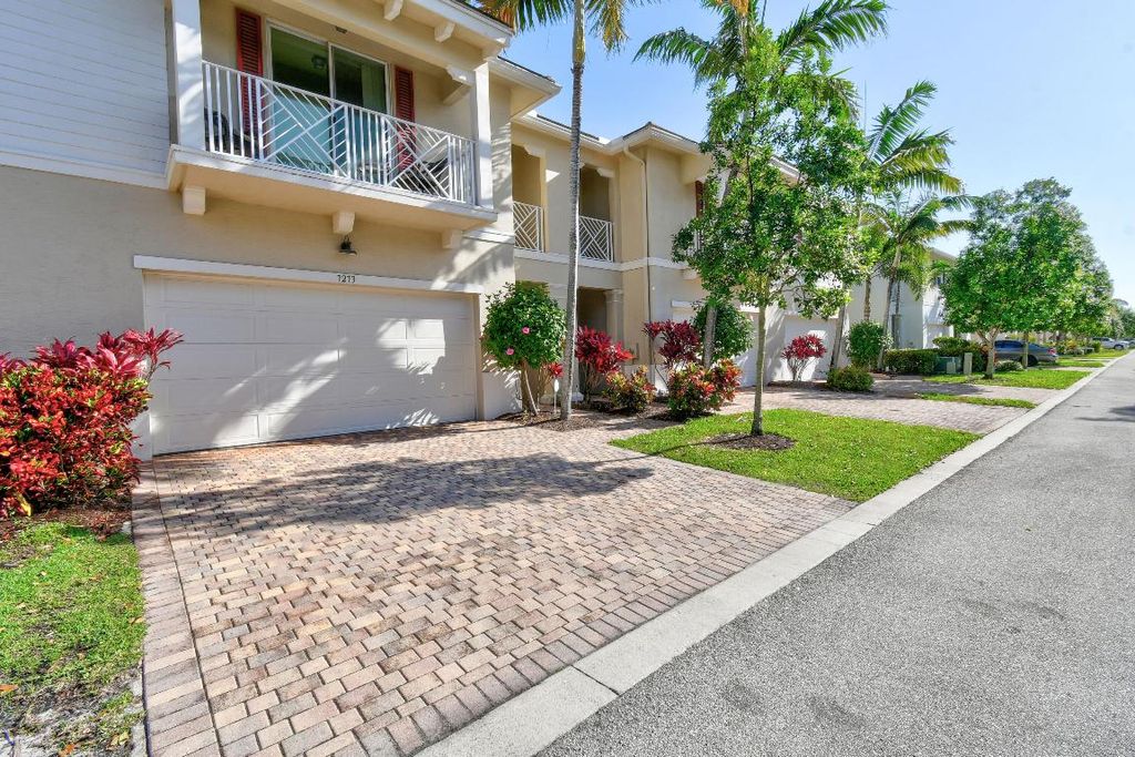 Photo of 7273 Oxford Court, Palm Beach Gardens, FL 33418 (MLS # R10971449)