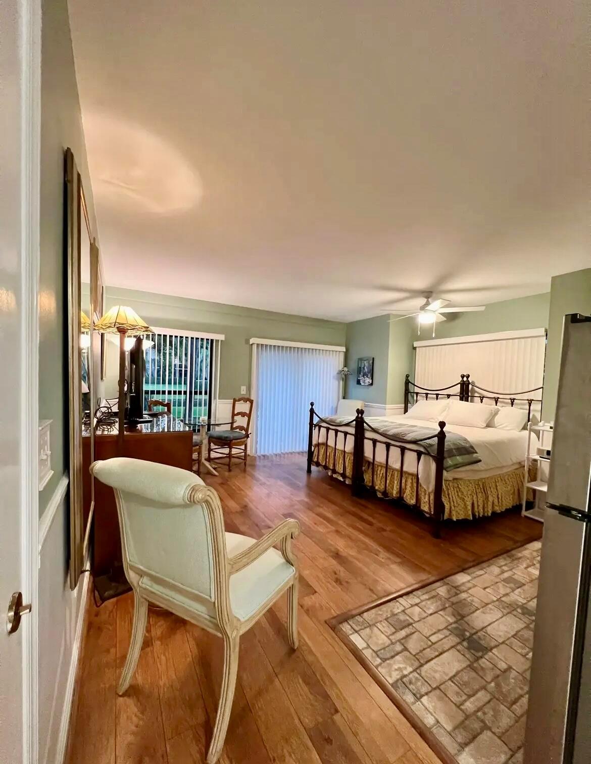 RENT INCLUDES : UTILITIES AND WIFI.This charming ground floor studio within Palm Beach Polo, has everything. A well equipped kitchen with all utensils and linens. Walking distance to community pool. Easy access thru gate and close to all equestrian venues and super markets. Available off season $1500/mo