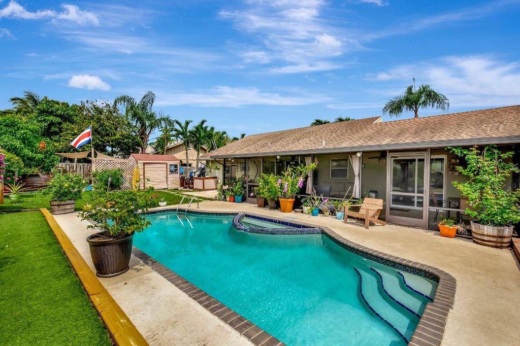 Photo of 641 NW 10th Court, Boynton Beach, FL 33426 (MLS # R10973614)