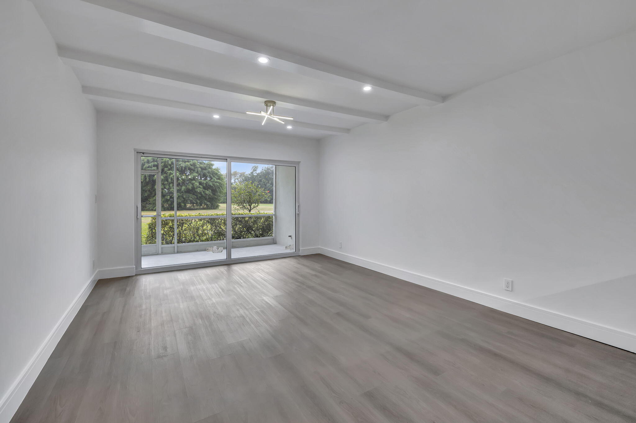 NO 9 PALM-AIRE COUNTRY CLUB - Residential