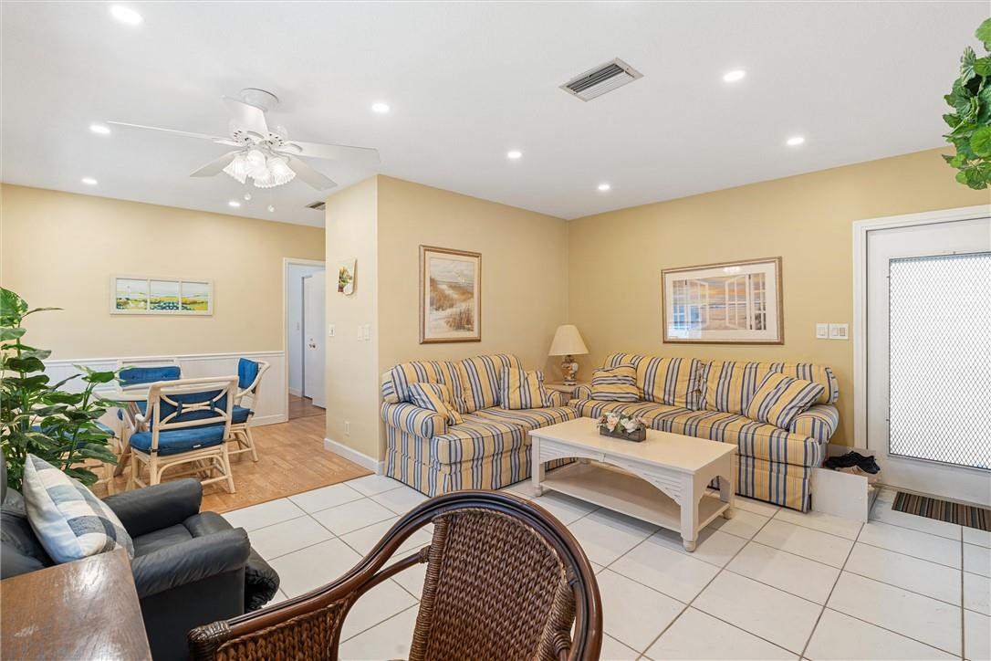 Lee Condo - Residential