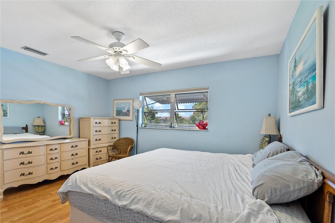 Lee Condo - Residential