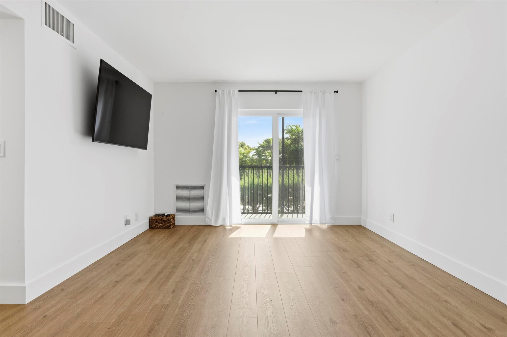 VIKING ARMS CONDO - Residential Lease