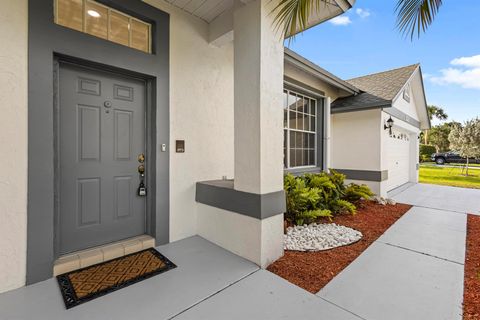 Single Family Residence in Royal Palm Beach FL 152 Kings Way Way 6.jpg