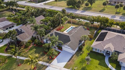 Single Family Residence in Royal Palm Beach FL 152 Kings Way Way 3.jpg