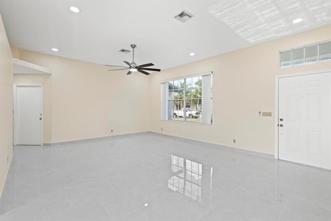 Single Family Residence in Royal Palm Beach FL 152 Kings Way Way 14.jpg