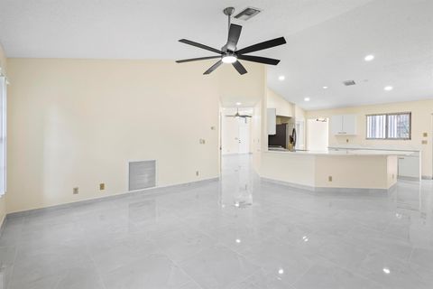 Single Family Residence in Royal Palm Beach FL 152 Kings Way Way 19.jpg