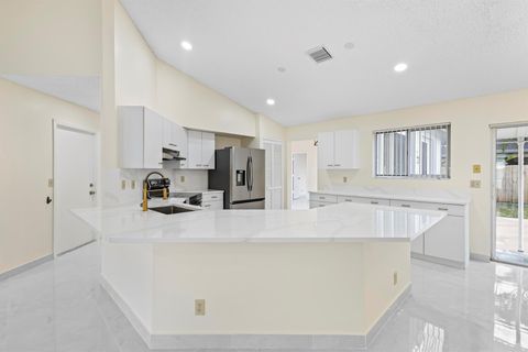 Single Family Residence in Royal Palm Beach FL 152 Kings Way Way 24.jpg