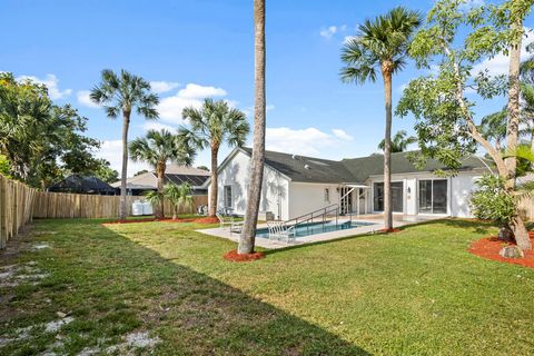 Single Family Residence in Royal Palm Beach FL 152 Kings Way Way 40.jpg