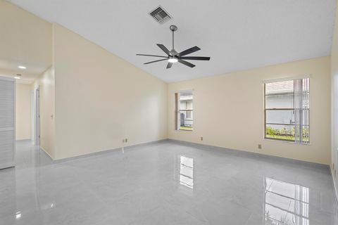 Single Family Residence in Royal Palm Beach FL 152 Kings Way Way 15.jpg