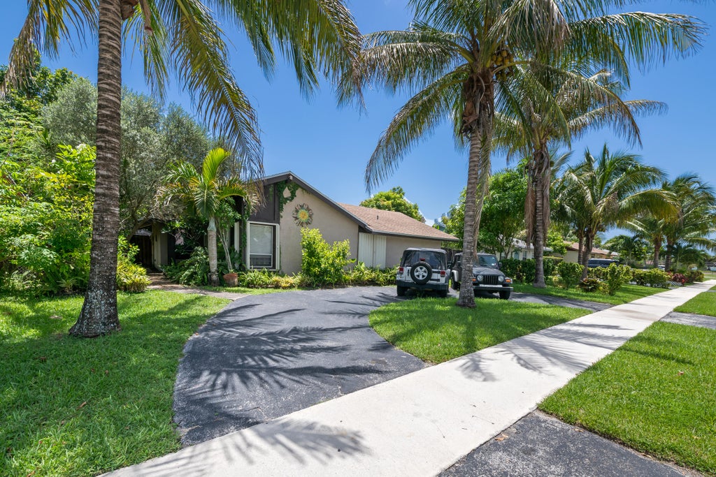 Photo of 8210 SW 4TH Place, North Lauderdale, FL 33068 (MLS # B26051991)