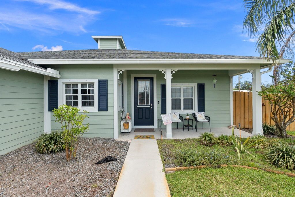 Photo of 2137 SE Stargrass Street, Port Saint Lucie, FL 34984 (MLS # R10981813)