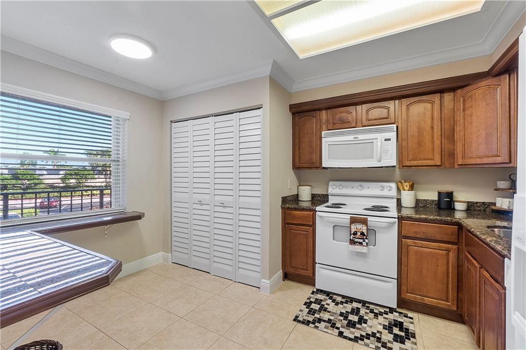 Palm Lakes Condo - Residential