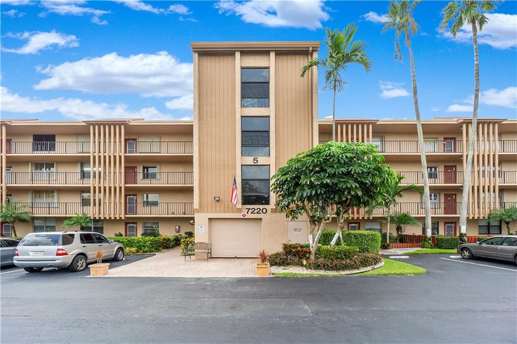 Palm Lakes Condo - Residential